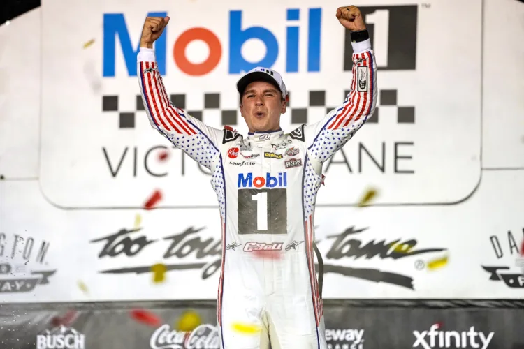 Bell wins Southern 500 to start the Chase